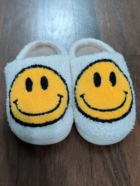 White Plush Slide Slippers with Yellow Smiley Face